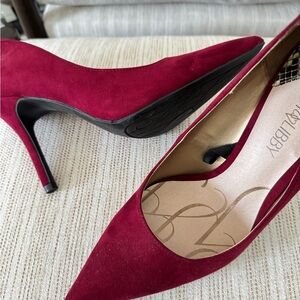Red High Heels with Pointed Toe Design and Sleek Silhouette
